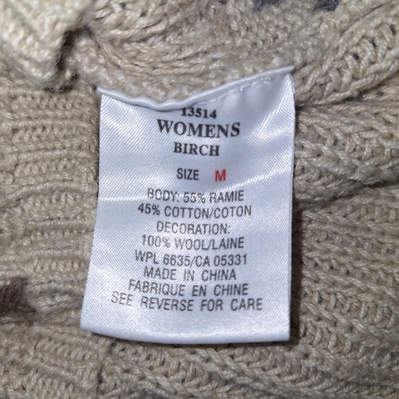 A Woolrich chunky cable knit full zip ladies sweater in a size medium. - Picture 6 of 6